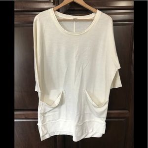 Umgee Cream Tunic with pockets. Size S.